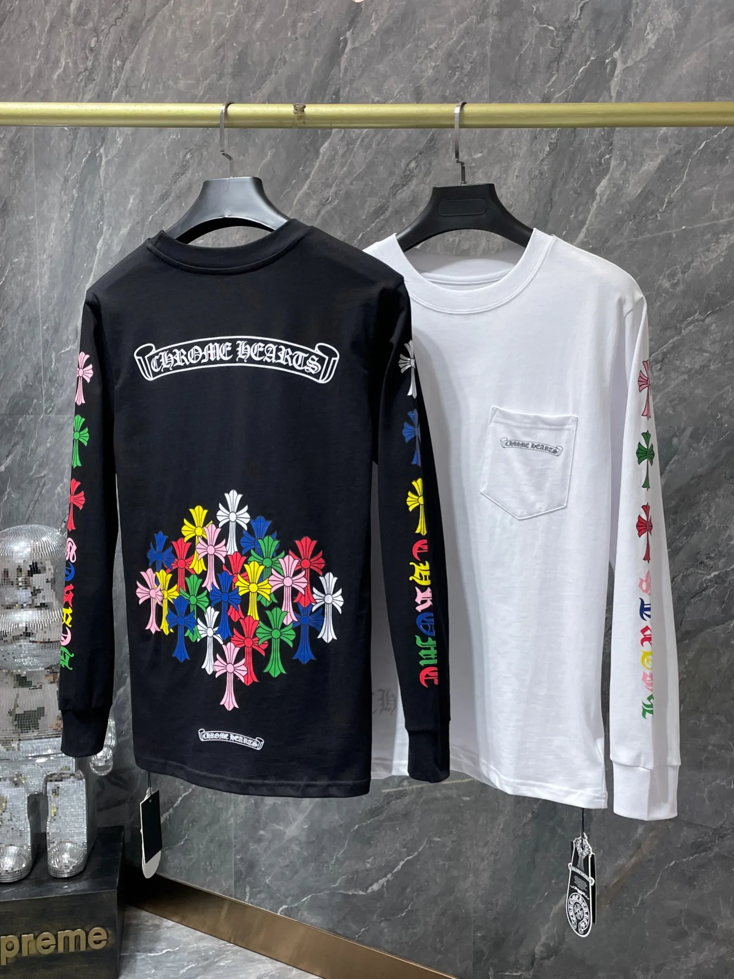 P160 Chrome Hearts🍁Long T series🍁 High-weight, environmentally friendly and high-quality top-quality fabrics Chrome classic scroll letter color cross group flower arm short sleeves Imported environmentally friendly glue printing and dyeing Counter synchronization 1:1 replica version Recommended color: black white Size: S, M, L, XL